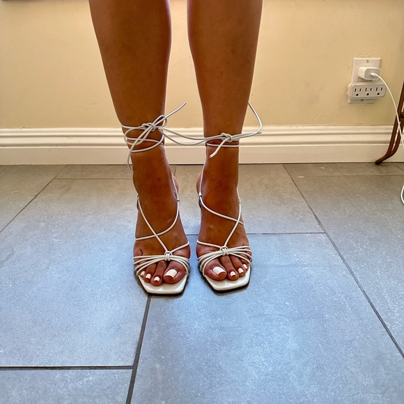 House of Harlow 1960 x Revolve Suzy Heel - Picture 2 of 3